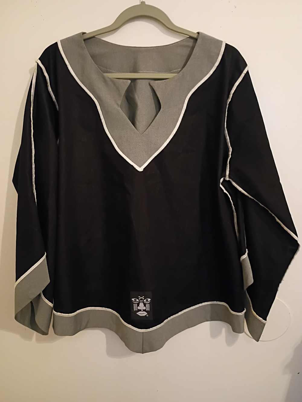 Source Unknown Black and Gray Men's Pullover with Contrast Trim Sz L
